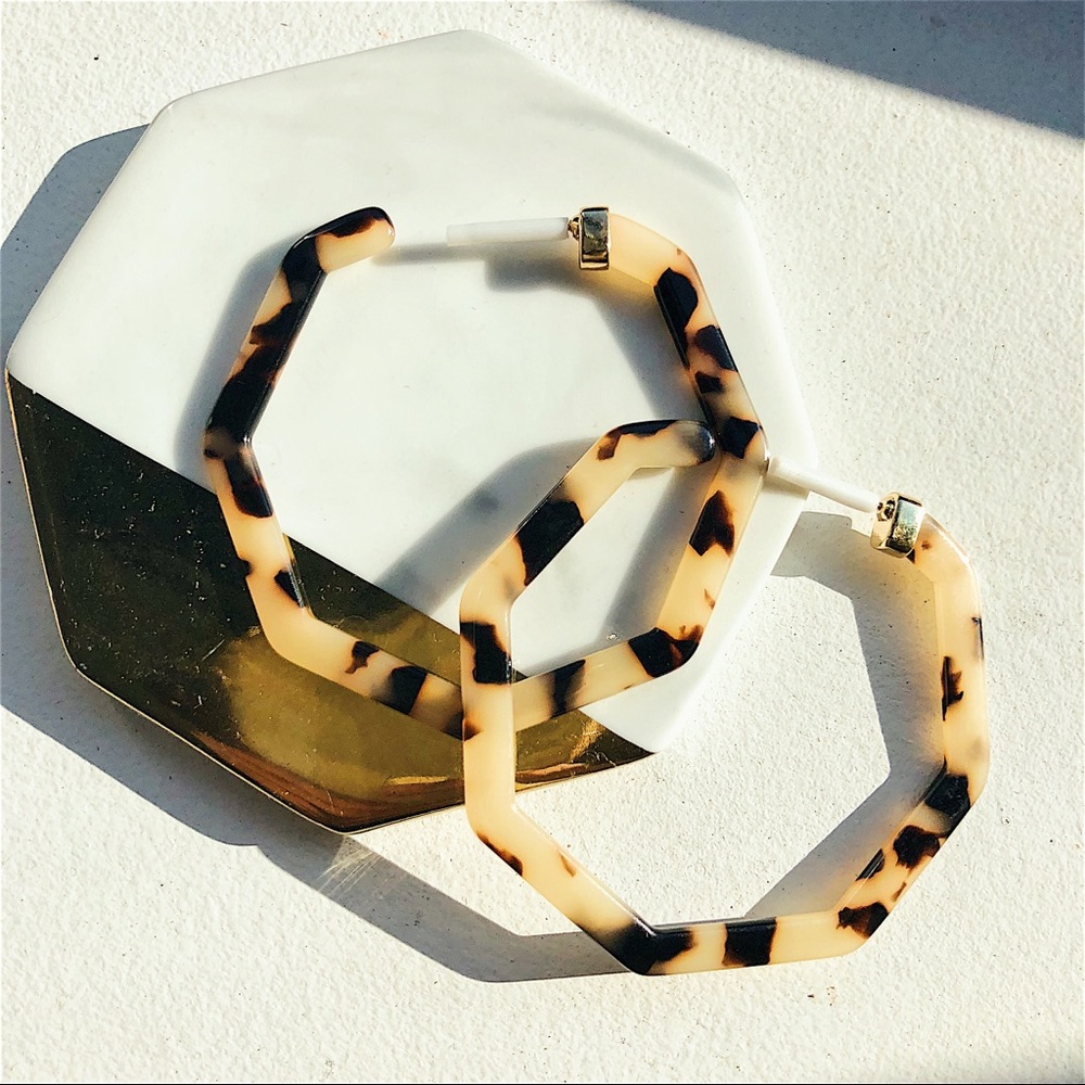 Restock⭐️ Devri Blonde Tortoise Hoop Earrings - Picture 3 of 7